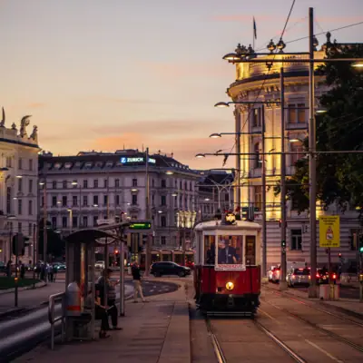 Straßenbahn auf einer Straße