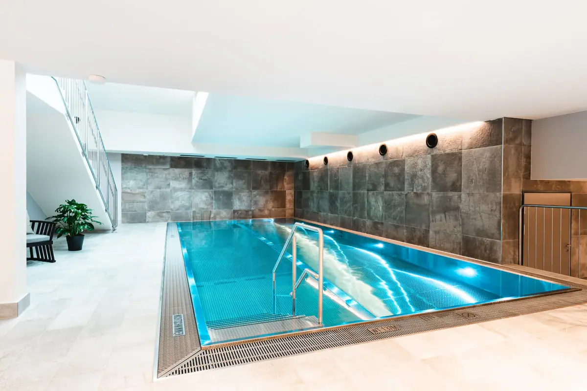 Pool im HENRI Kitzbühel Innenpool in einem Raum
