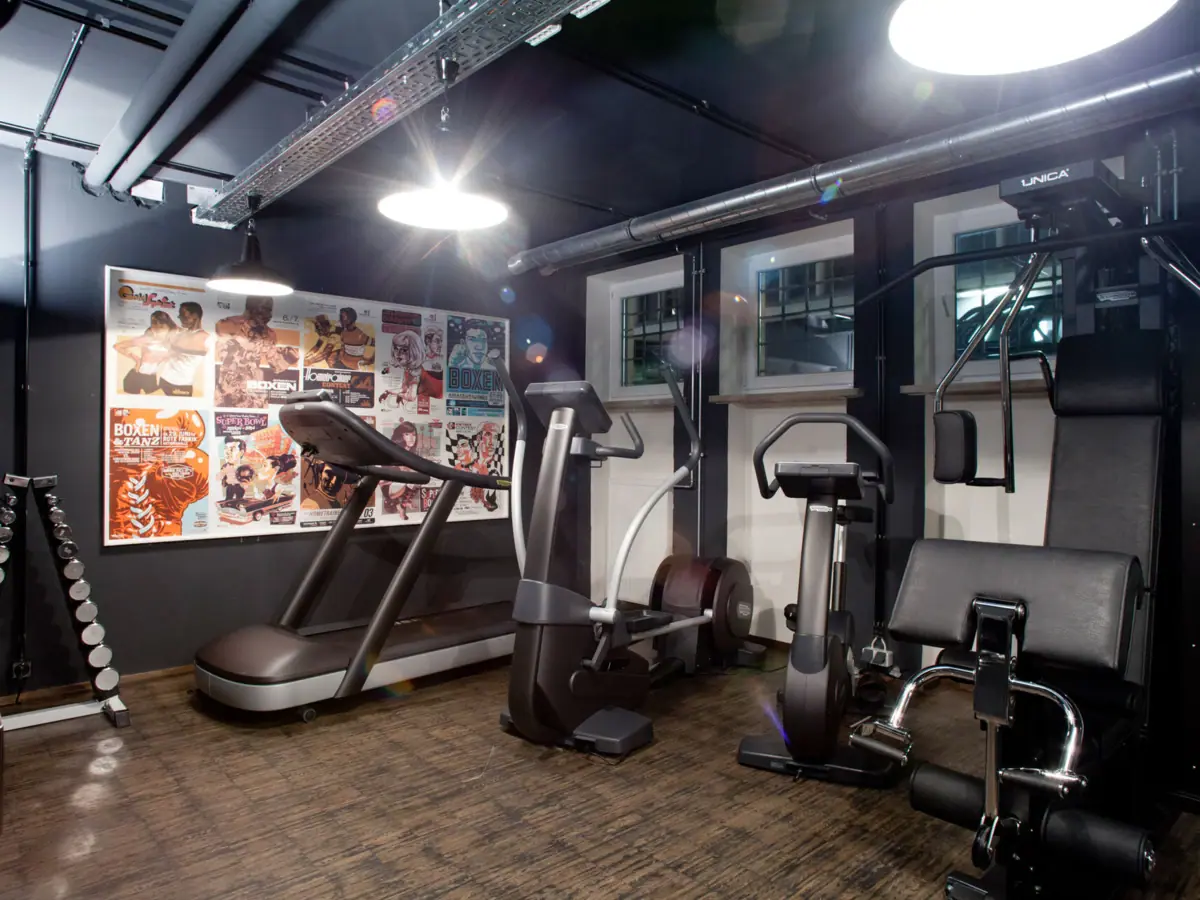 Raum mit Fitnessgeräten