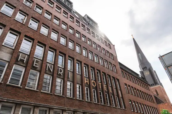 Außenfassade HENRI Hamburg Backsteinfassade des Hotels HENRI Hamburg